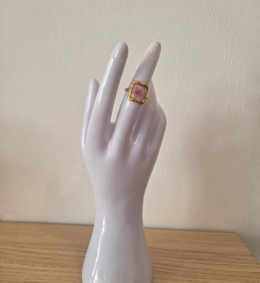 Bague Fleur Rose Cadre Doré Texturé