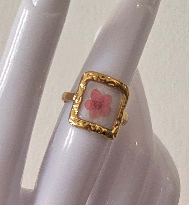Bague Fleur Rose Cadre Doré Texturé