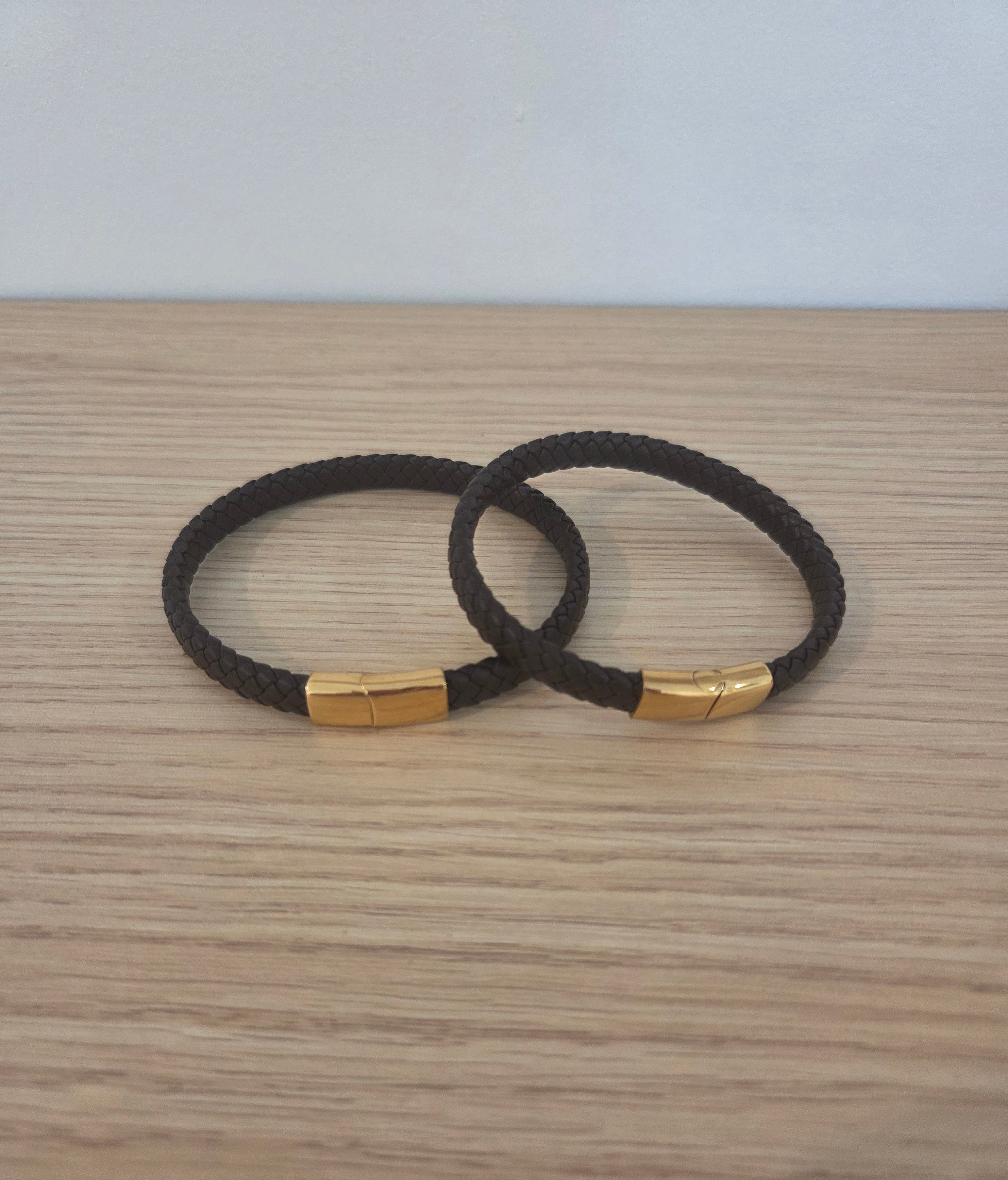 Bracelet Cordelette Cuir Tressé & Fermoir Magnétique Doré — Acier 316