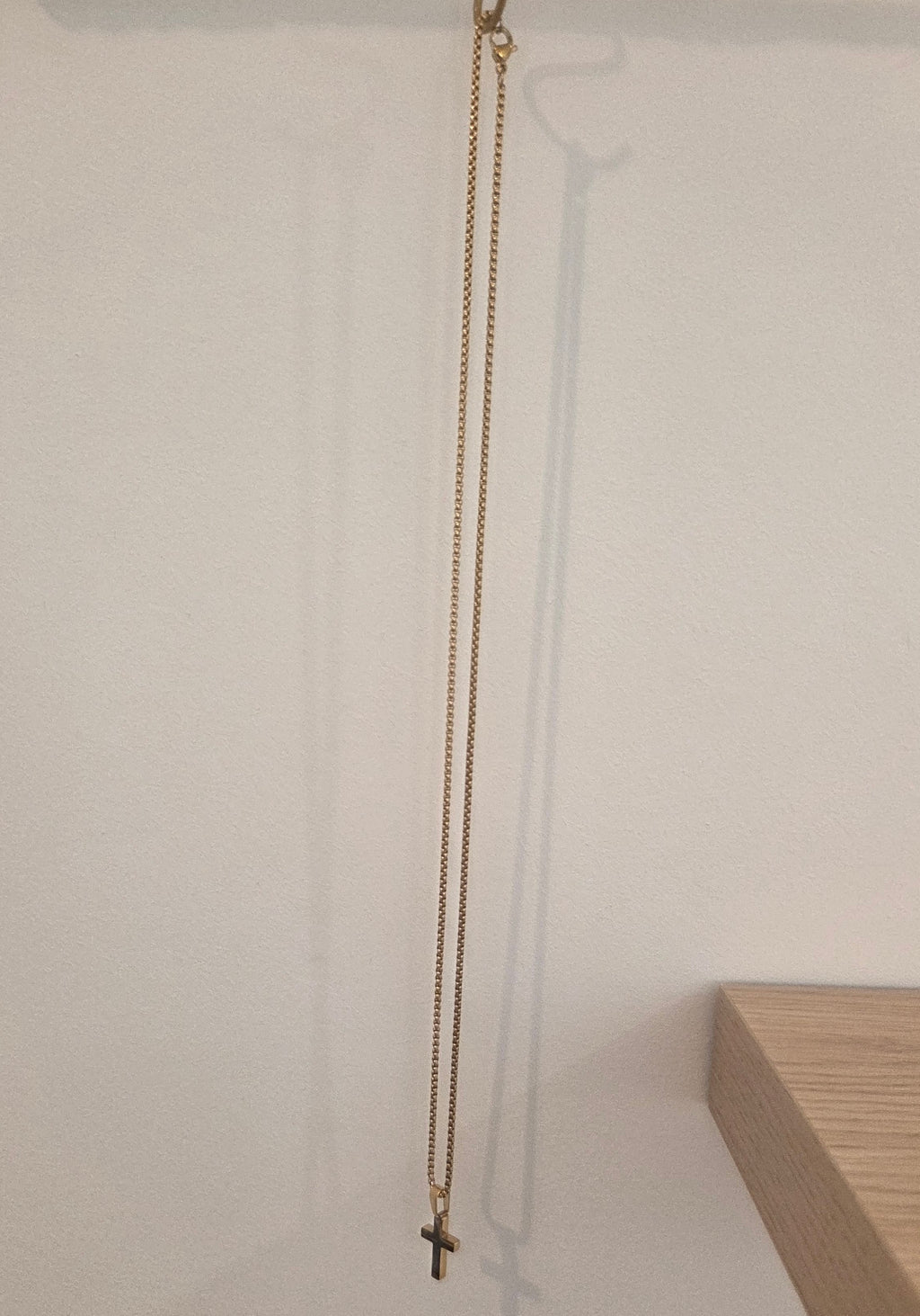 Collier Chaîne Croix Dorée — Acier Titane | 59 cm
