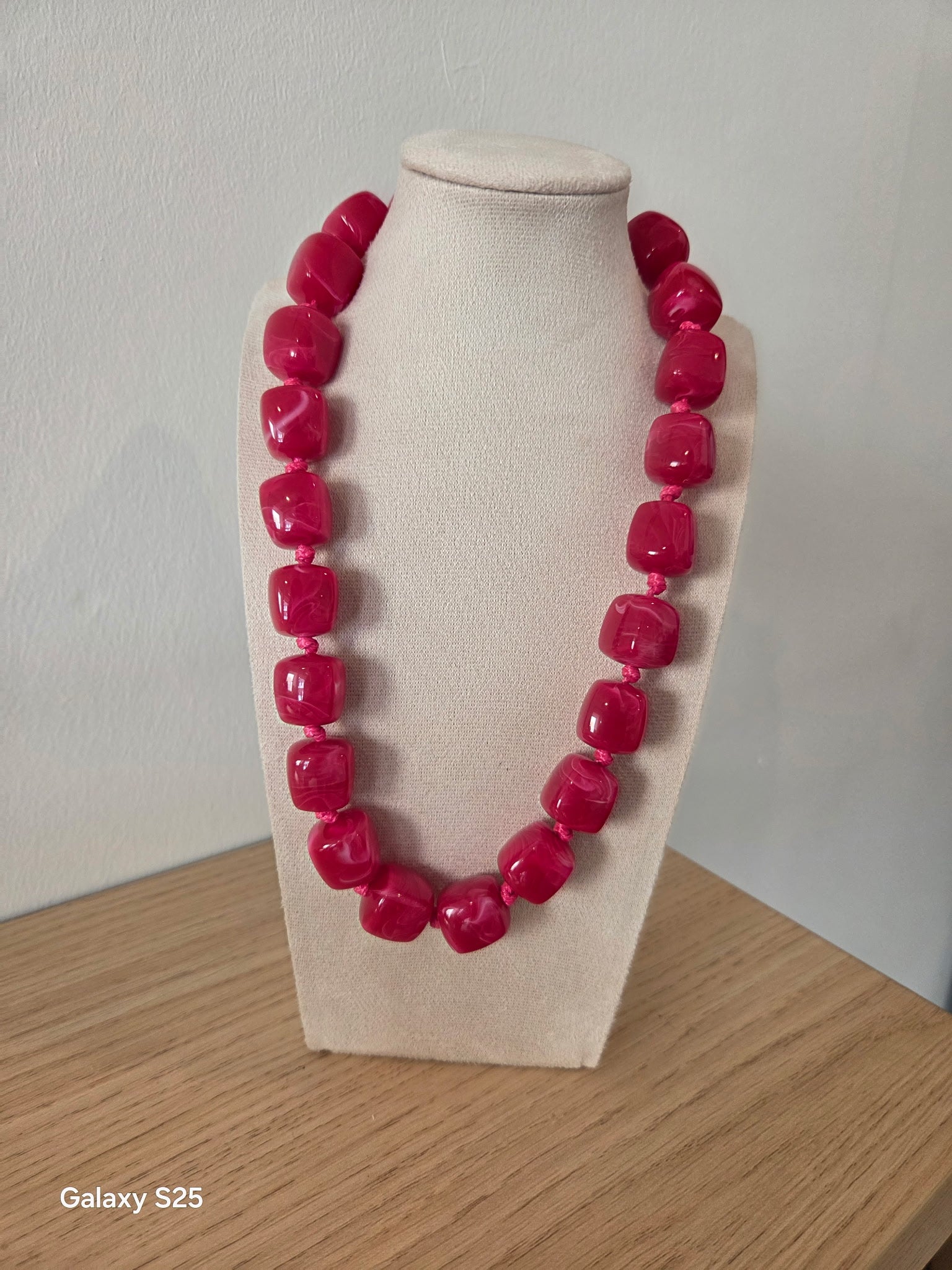 Collier Perles Résine Rouge Framboise