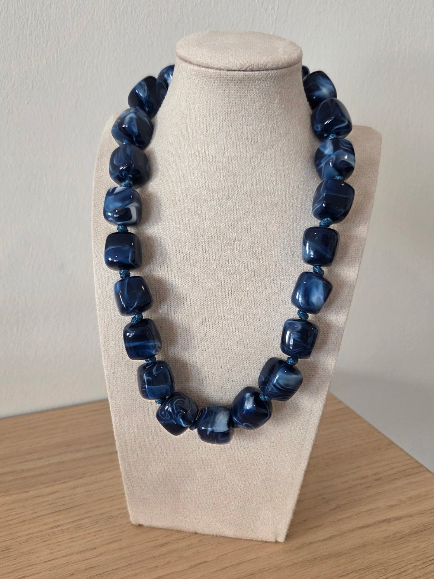 Collier Résine Grosses Perles — Bleu Marbré