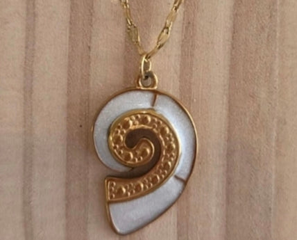 Collier coquillage spirale nacre acier 316L – 40 cm + 5 cm extension