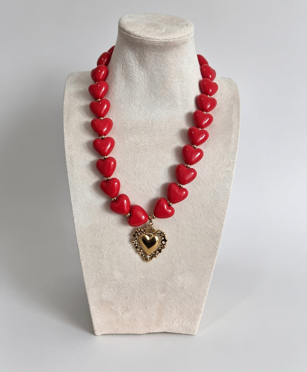 Collier Cœur Perles Rouges Résine & Acier Titane – 43 cm