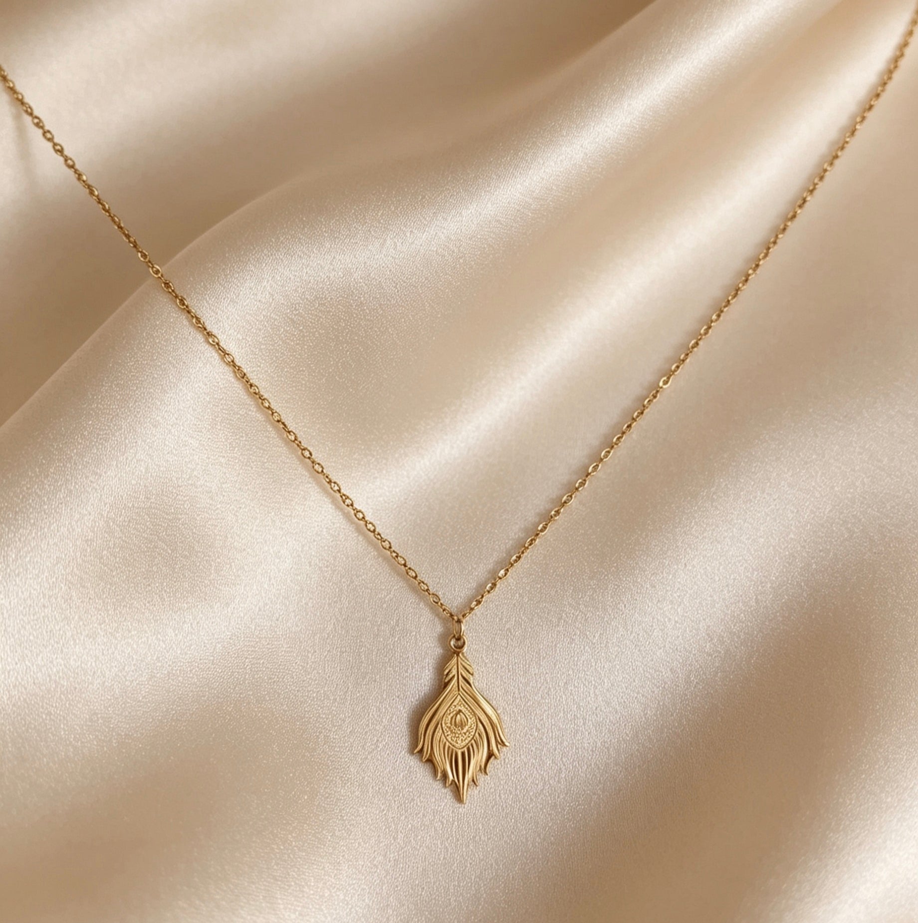 Collier Plume de Paon Dorée – Acier Inoxydable 316L